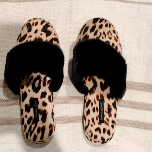 Victoria Secret slippers - Picture 1 of 5